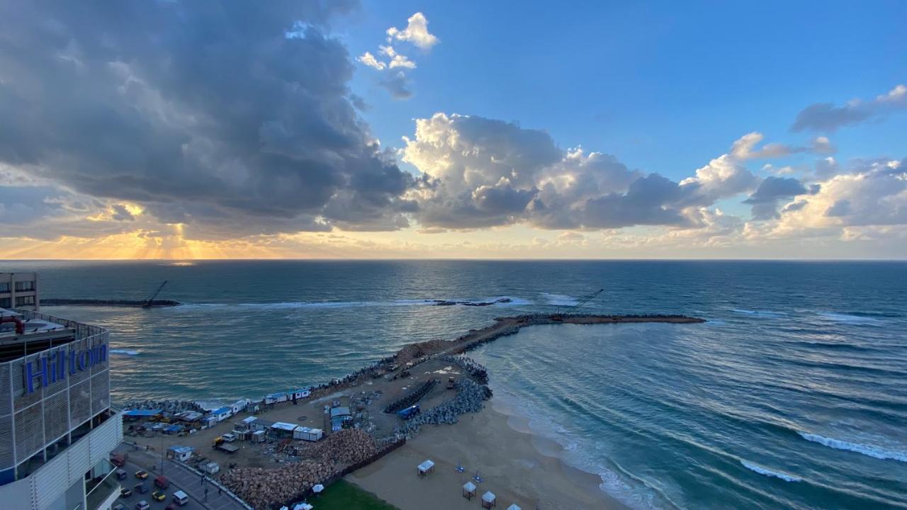 Ramada Sea View Apartment *